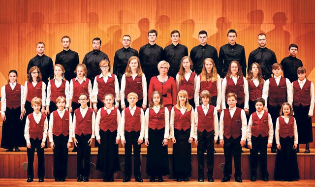 Koszaliński chór Cantate Deo istnieje od 25 lat. Kolejne pokolenia adeptów sztuki chóralnej śpiewają około czterdziestu koncertów rocznie dla polskiej i europejskiej publiczności.