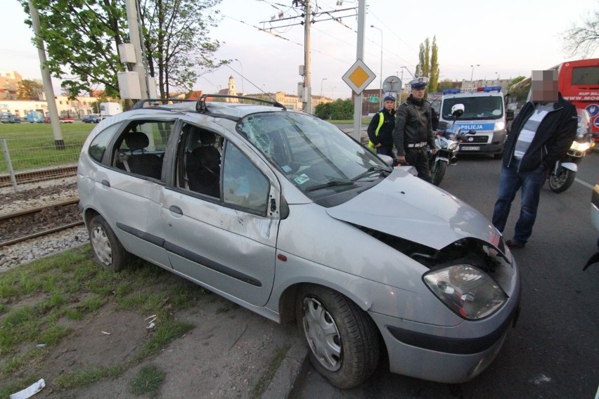 Wypadek renault na pl. Społecznym, Wrocław, 02.05.2016