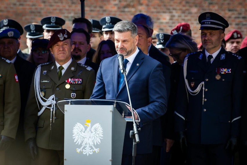 Dzień Pamięci Ofiar Zbrodni Katyńskiej. Krakowskie uroczystości na placu Ojca Adama Studzińskiego