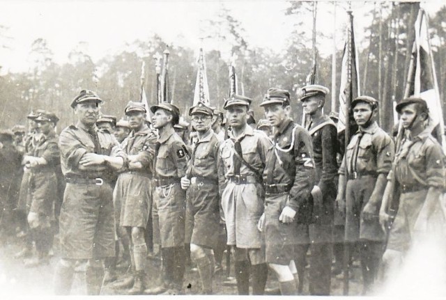 A tak się prezentowali harcerze Chorągwi Białostockiej. Z lewej na pierwszym planie komendant Stanisław Łopatecki.