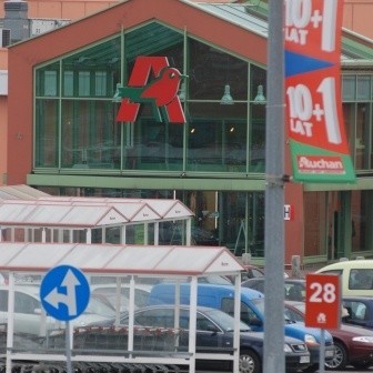 Auchan przy Produkcyjnej jest powszechnie uważane za najtańszy hipermarket w mieście.