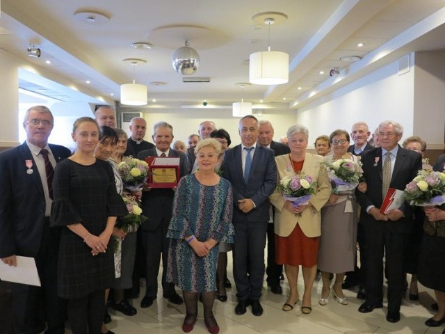 Małżonkowie z gminy Nowe Miasto nad Pilicą wspólnie świętowali złotego gody. Zostali odznaczeni specjalnymi medalami.