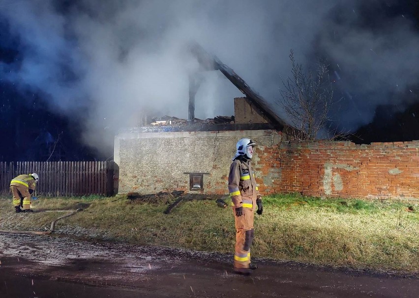 W akcji gaśniczej uczestniczyli strażacy z kilku...