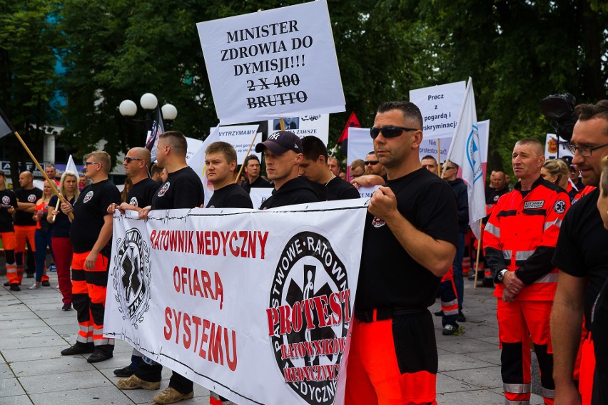 Protest ratowników medycznych w Białymstoku 30.06.2017 (zdjęcia, wideo)