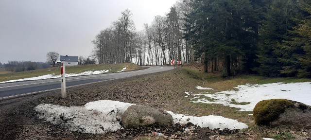 Mieszkańcy chcą by wzdłuż drogi krajowej nr 20 z Mądrzechowa do Mokrzyna powstała ścieżka rowerowa.