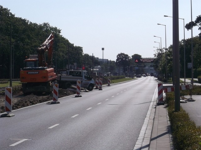 W weekend zamkną Lotniczą w stronę centrum. Woda podmyła ulicę (ZDJĘCIA)