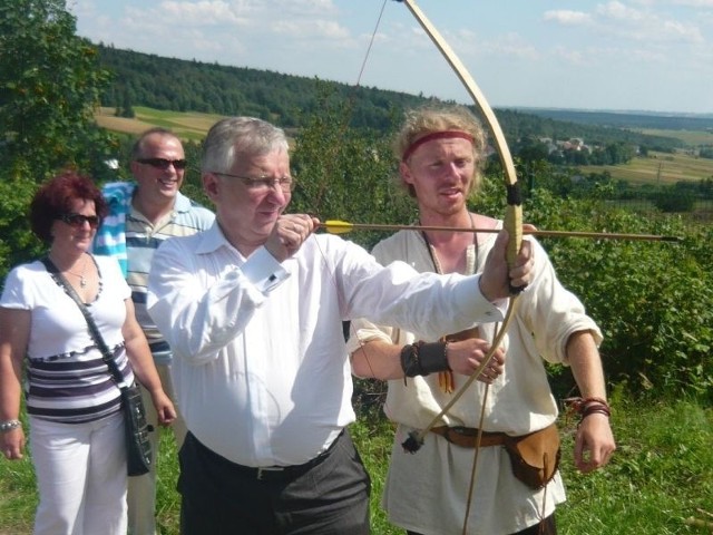 Poseł Krzysztof Lipiec podczas festynu w Hucie Szklanej.