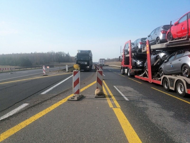 Na wiadukcie na nad autostradą A1 w Celinach rozpoczął się...