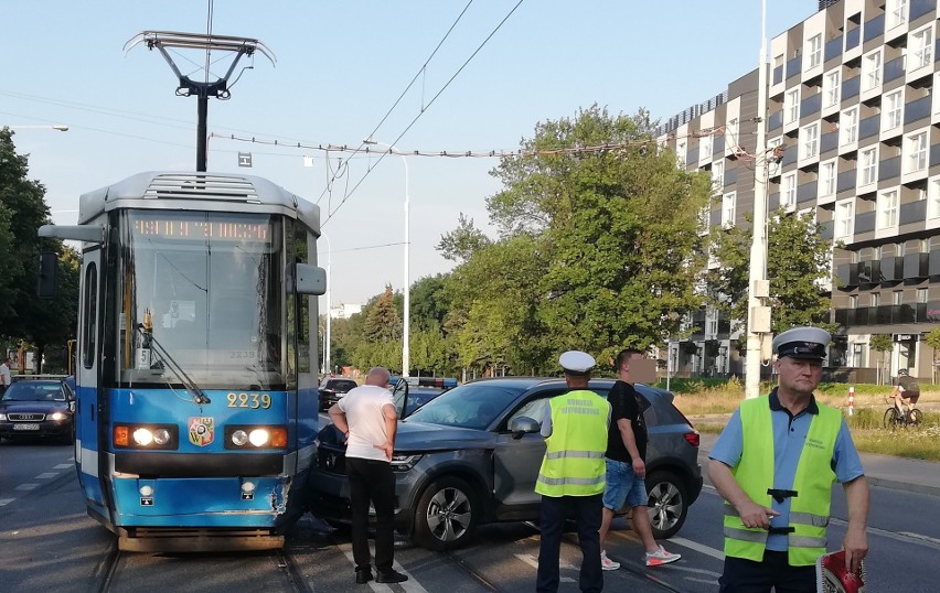 Kolizja tramwaju na Grabiszyńskiej