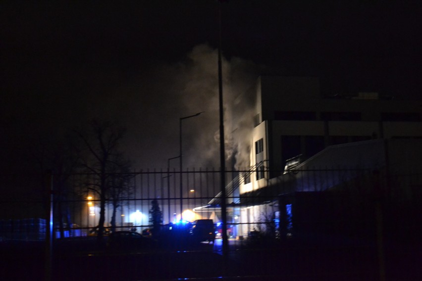 Pożar w biurowcu firmy AIUT w Gliwicach. Ogień pojawił się na drugim piętrze budynku