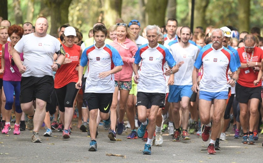Parkrun Łódź. Jan Morawiec, 83-letni maratończyk, pobiegł w Parku Poniatowskiego [ZDJĘCIA, FILM]