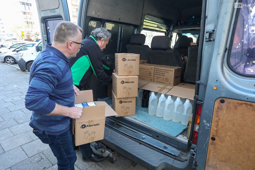 Szczecin. Wolontariusze dostali maseczki, rękawiczki i płyny do dezynfekcji