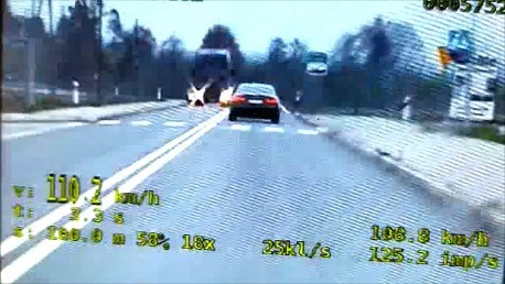 Kierowca tego audi pędził przez Myślinę 110 km/h.