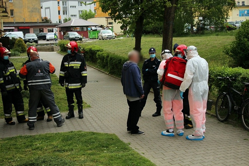 Przypalony obiad postawił na nogi strażaków, medyków i gazowników oraz sąsiadów w Skarżysku-Kamiennej [ZDJĘCIA]