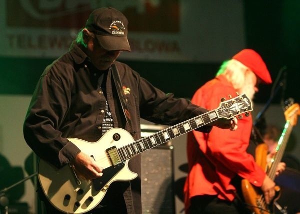 Jedna z gitar zespołu Dżem została skradziona ze sceny po koncercie w Nisku. Na szczęście sprawca został zatrzymany. 