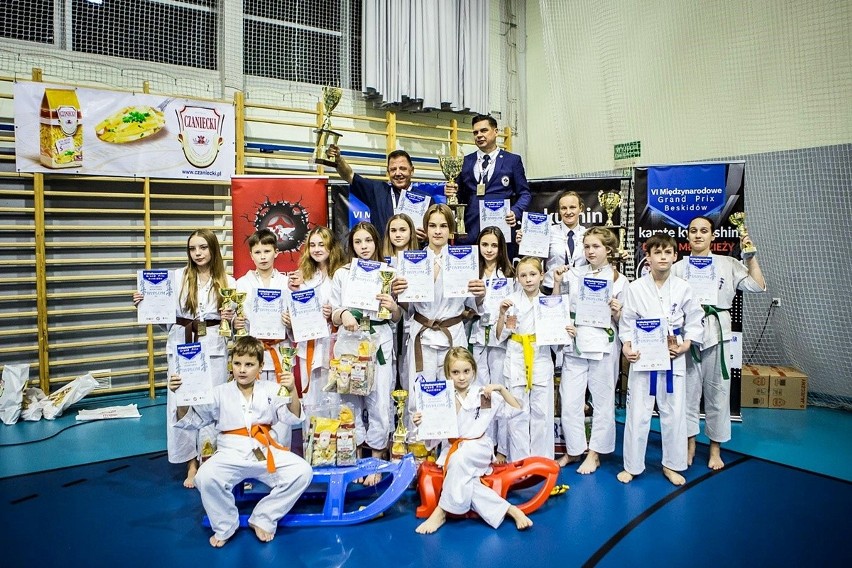 Karatecy Skarżyskiego Klubu Sportów Walki rywalizowali w Beskidach [ZDJĘCIA]