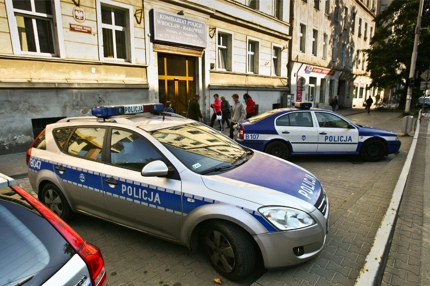 Komisariat policji Wrocław Rakowiec przy ul. Traugutta....