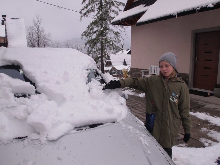 Zakopane pod śniegiem. W mieście spadło kilka centymetrów śniegu [ZDJĘCIA]