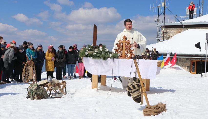 Tradycyjną mszę świętą, w intencji pokoju i spokoju na...