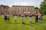 Folkowisko - taneczna integracja w kręgu na pikniku w Ostromecku