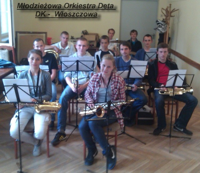 Pierwszy skład Młodzieżowej Orkiestry Dętej we Włoszczowie - sprzed 10 lat.