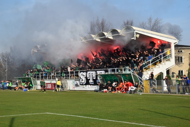 Stal Stalowa Wola przegrała z Widzewem Łódź. Piłkarze obu drużyn mogli liczyć na doping swoich kibiców