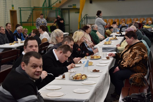Na uczestników spotkania w hali Sokolnia w Kościerzynie czekał poczęstunek i dobra zabawa!