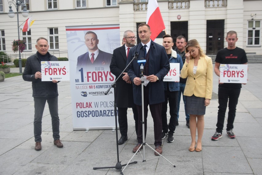 Wybory 2023. Poseł Konfederacji Grzegorz Braun w Radomiu wsparł Rafała Forysia, kandydata do Sejmu