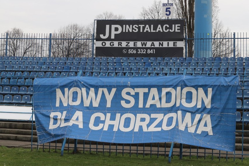 Kibice Ruchu domagają się nowego stadionu.