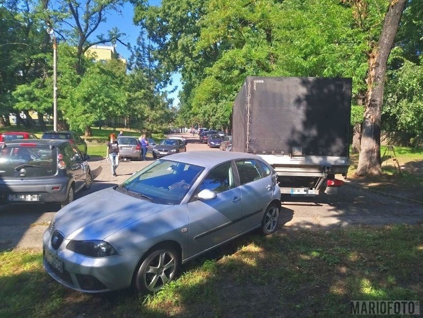 71-latka staranowała toyotą cztery auta pod szpitalem...