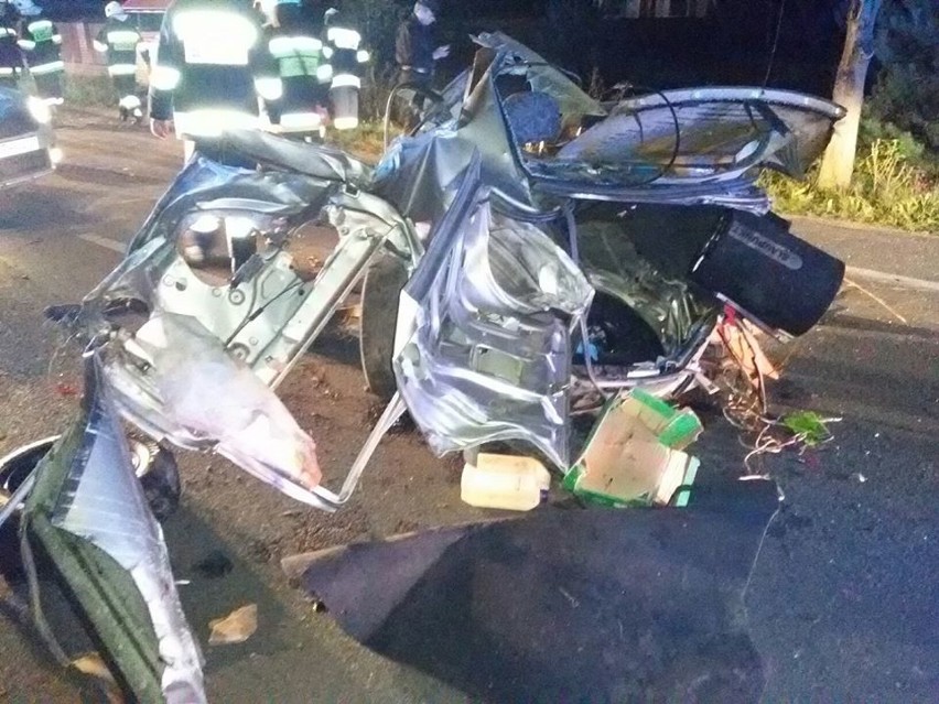 Tragiczny wypadek w Łęgu: kierowca w stanie śpiączki