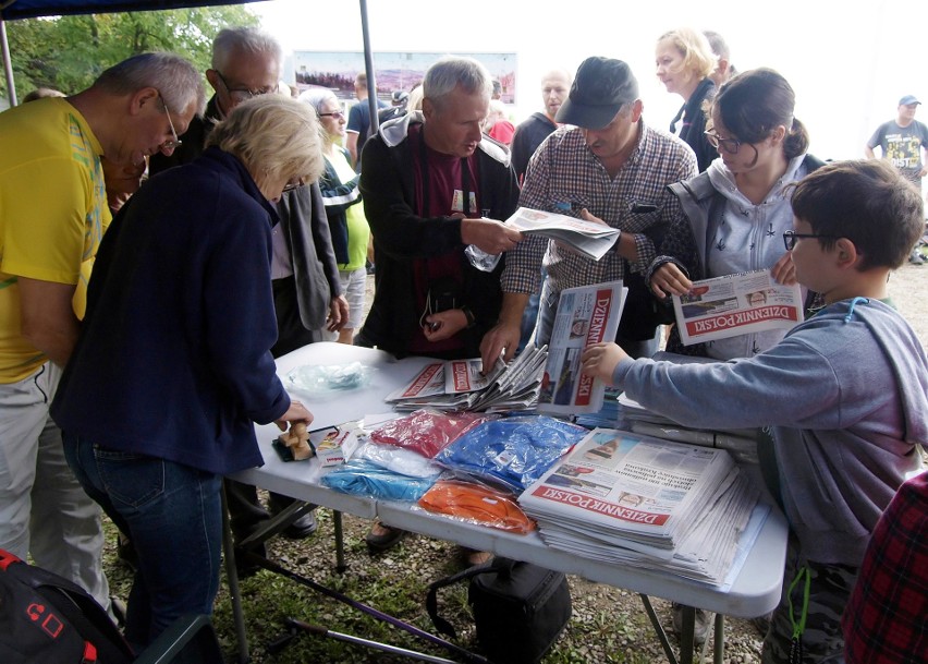 Odkryj Beskid Wyspowy. 53 złote rysie na Miejskiej Górze. W niedzielę szczyt zdobyło ponad 700 turystów