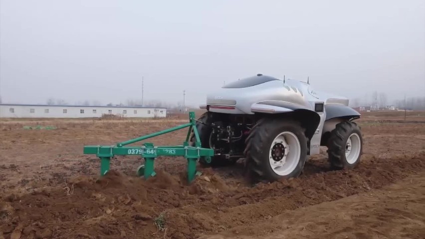 Chińczycy wyprodukowali pierwszy w pełni elektryczny traktor (WIDEO)