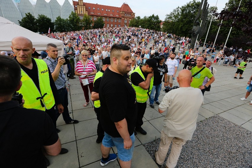 Protest na Placu Solidarności przeciwko reformie sądów. Przyszedł tłum [zdjęcia, wideo] 