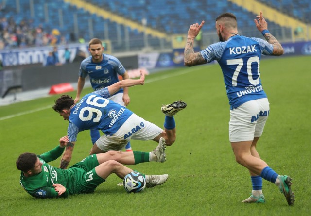 Piłkarze Ruchu i Warty rywalizowali na Stadionie Śląskim  Zobacz kolejne zdjęcia. Przesuwaj zdjęcia w prawo - naciśnij strzałkę lub przycisk NASTĘPNE