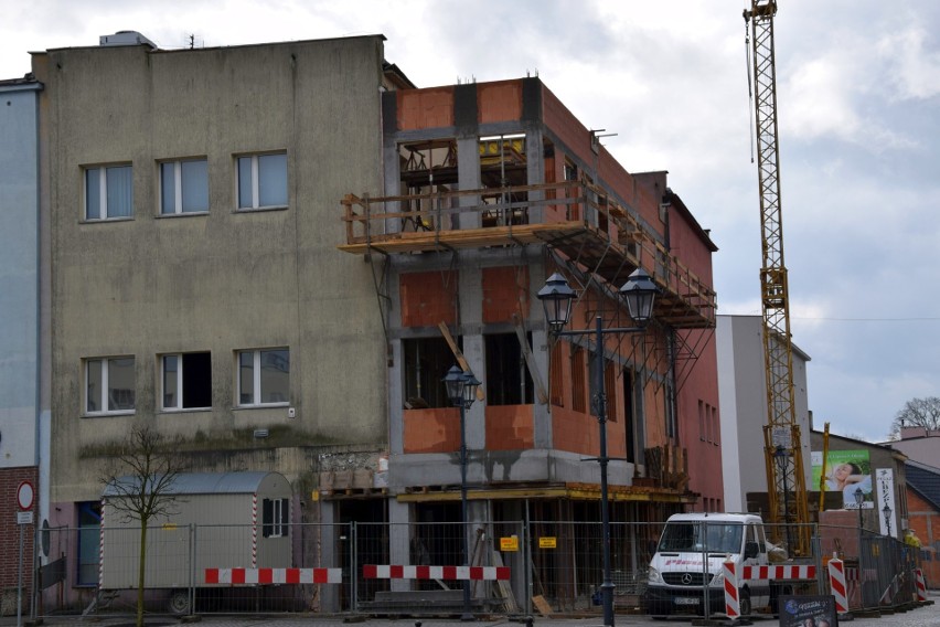 Rozbudowa budynku na rynku w Oleśnie.