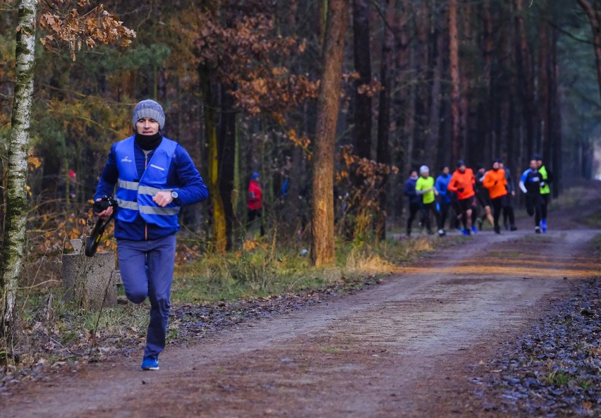 Parkrun Toruń - miłośnicy ruchu znów spotkali się na Skarpie. Zobacz zdjęcia!