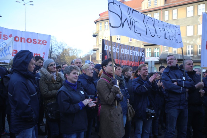 Protest listonoszy w Katowicach rozpoczął się w czwartek...