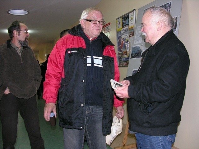 Franciszek Kotecki (z lewej) i Zdzisław Ptasiński wspominali internowanie sprzed 28 lat.