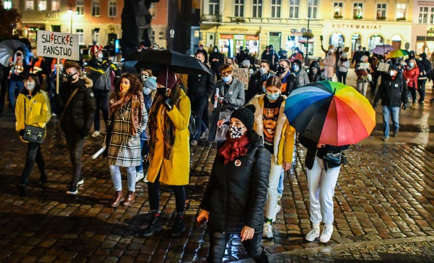 Strajk kobiet w Bydgoszczy - spacer ulicami miasta