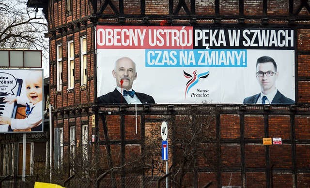 Już dawno po wyborach, a baner wisi. Bo może wisieć