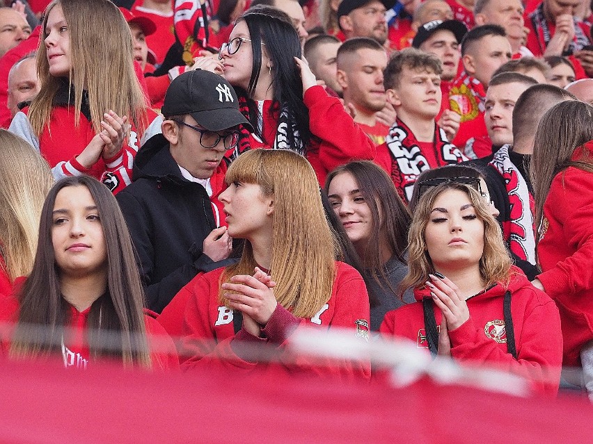 Doping kibiców na meczu Widzew - Stal nie pomógł. Co robili kibice na stadionie Widzewa. Zdjęcia