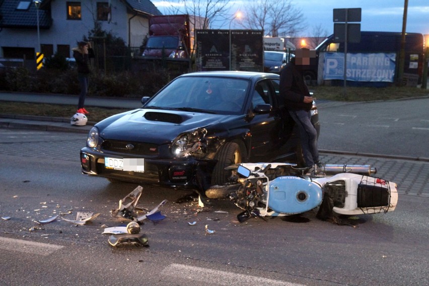 Wypadek na Kamieńskiego. Nietrzeźwy motocyklista bez uprawnień w szpitalu