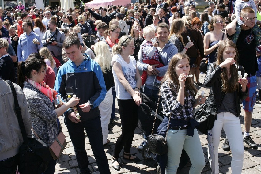 Stary Rynek: Bańki mydlane pachniały cytryną i werbeną...