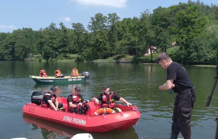 Tragiczny finał nocnej kąpieli. Jeden mężczyzna nie żyje. Policja przestrzega 