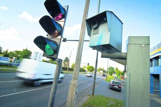 Szare fotoradary od 28 czerwca mogą służyć już tylko ptakom. Gdy jednak były w służbie, nauczyły dyscypliny wielu kierowców