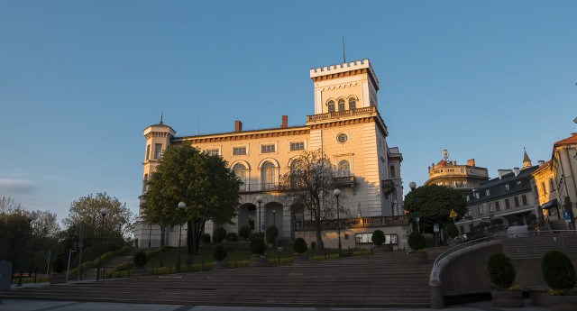 Kadr z filmu promocyjnego „Bielsko-Biała – Miasto od zawsze dla ludzi” w reżyserii Tomasza Walczaka. Zobacz kolejne zdjęcia. Przesuwaj zdjęcia w prawo - naciśnij strzałkę lub przycisk NASTĘPNE