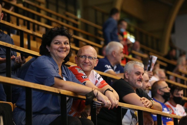 Kibice na meczu Górnik Zabrze - Energa MKS Kalisz    Zobacz kolejne zdjęcia. Przesuwaj zdjęcia w prawo - naciśnij strzałkę lub przycisk NASTĘPNE