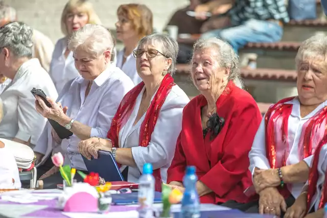 VI Gorzowski Tydzień Seniora zainaugurowano w amfiteatrze. Na koncercie zespołów i chórów bawiło się kilkaset osób.