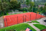 W Małym Cichem powstało nowiutkie boisko. Posłuży do gry w piłkę nożna i siatkówkę